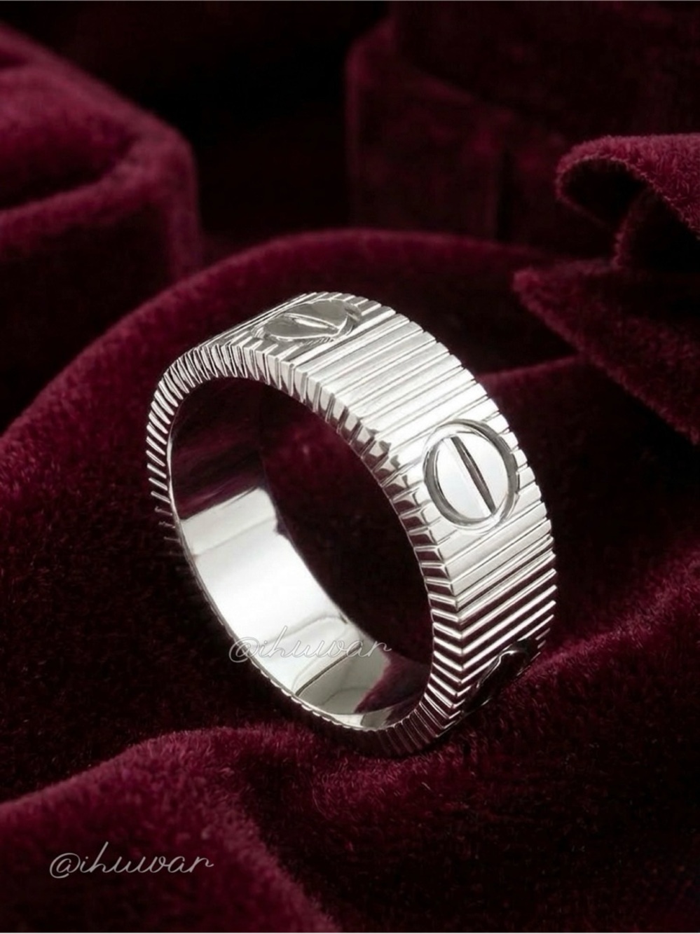 New 18K White Gold Plated LOVE Ring Ribbed Screw Motif Band Size 8
